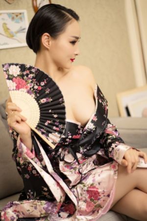 印度一小象被疾驰火车撞倒
