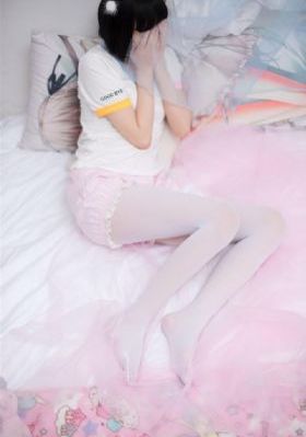 四个女学生的精油按摩